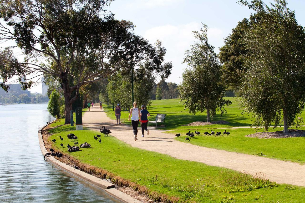 Tyrian Albert Park Lake Мельбурн Экстерьер фото